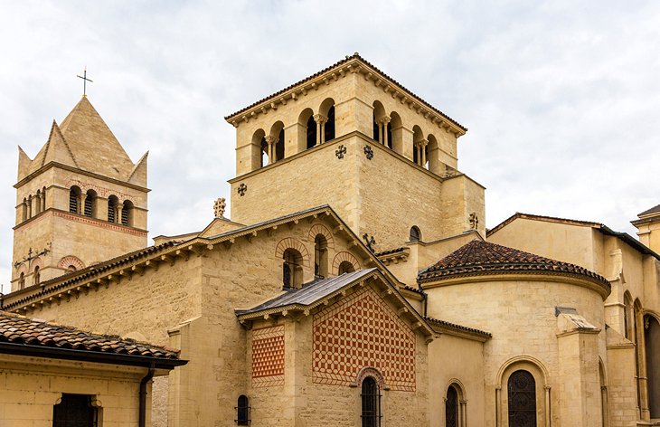 大教堂-圣马丁艾奈修道院