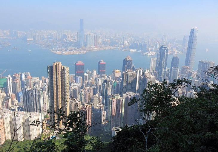从山顶径俯瞰香港