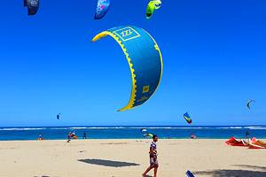 风筝海滩，卡巴雷特:风筝滑板课程，学校和技巧