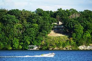 在密苏里州的欧扎克湖，9个最受欢迎的景点和事情