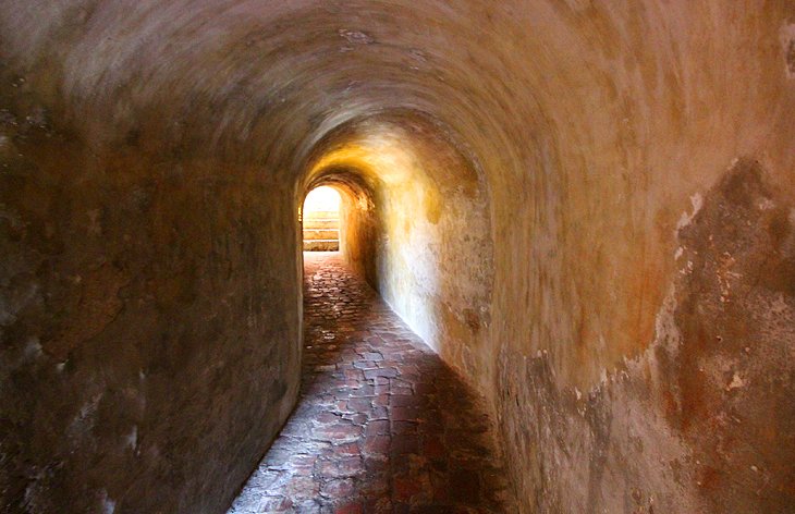 隧道圣费利佩·德·巴拉哈斯卡斯蒂略