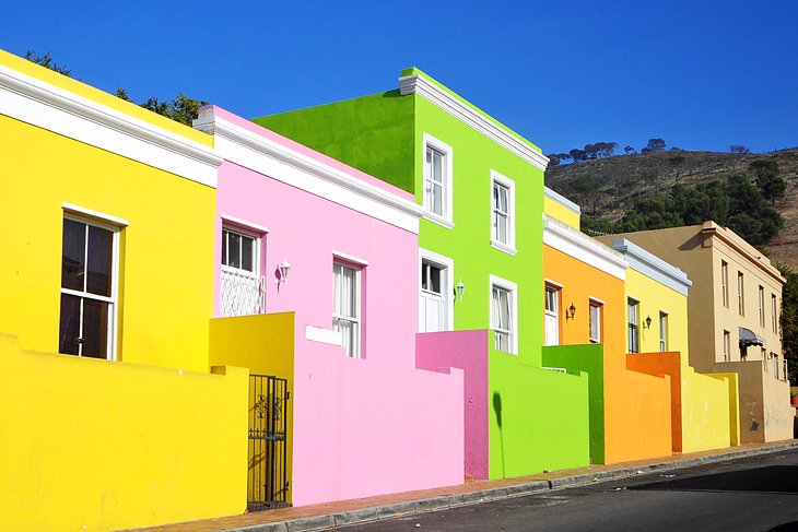 在Bo-Kaap色彩鲜艳的房子