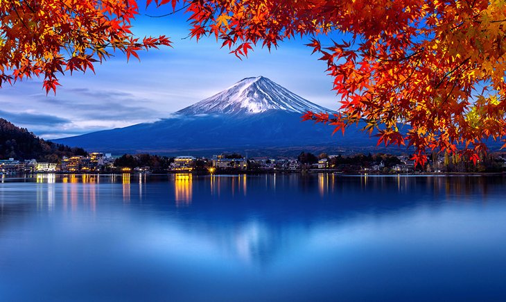 川口湖映出的富士山