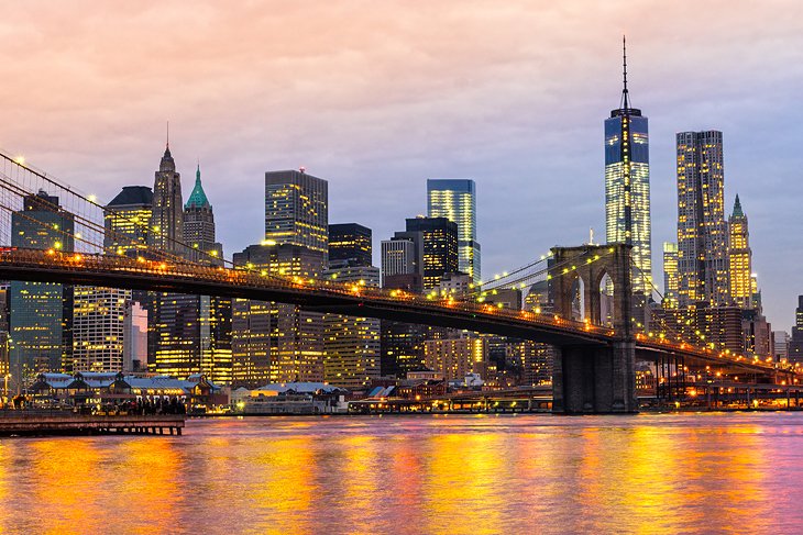 纽约布鲁克林大桥和灯光