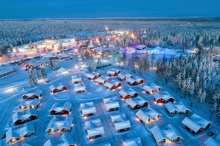 芬兰罗瓦涅米的圣诞老人村鸟瞰图