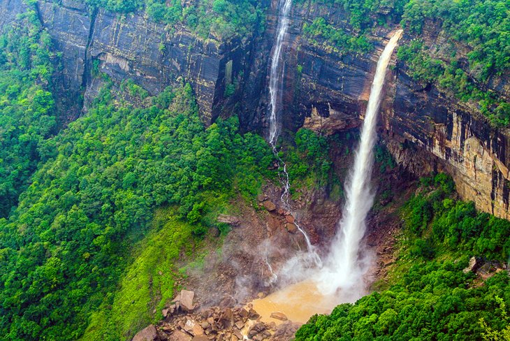 梅加拉亚邦的Nohkalikai瀑布