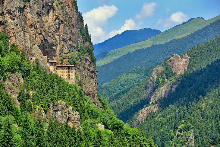 Soumela修道院在惊人的山地环境
