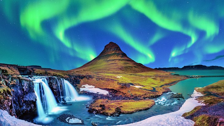 冰岛Kirkjufell的北极光