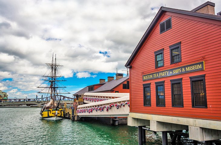波士顿倾茶事件的船只和博物馆