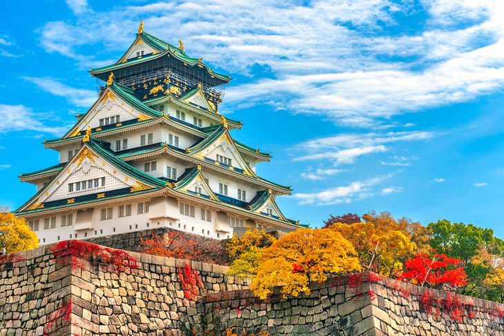 大阪城堡与秋叶之静美