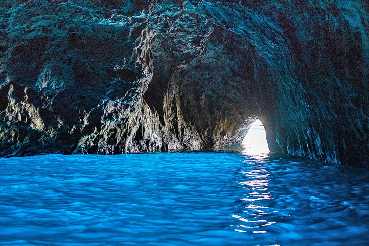 蓝色的洞穴