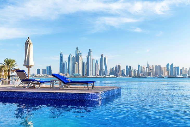 迪拜从市中心豪华酒店的泳池