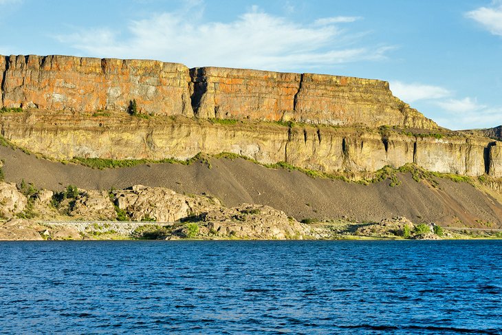 班克斯湖和汽船岩州立公园的大古力墙