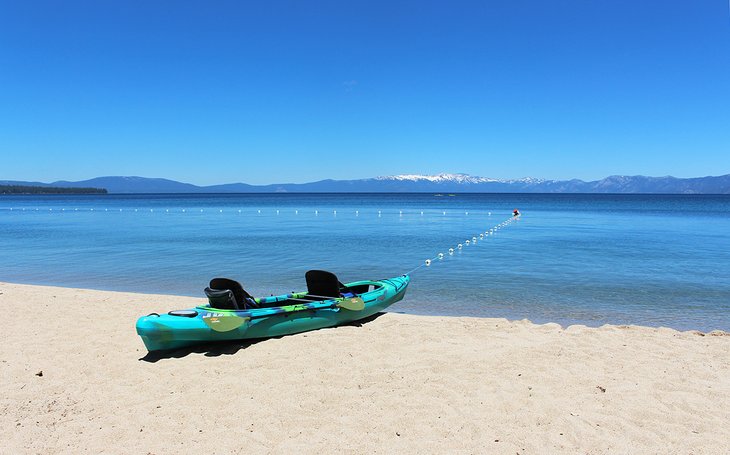 Kayak在海滩上d.h幸福州立公园