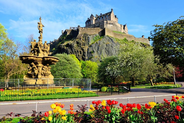 爱丁堡城堡在王子街花园