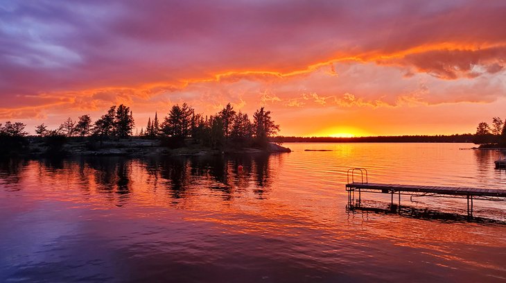 日落Brereton湖上
