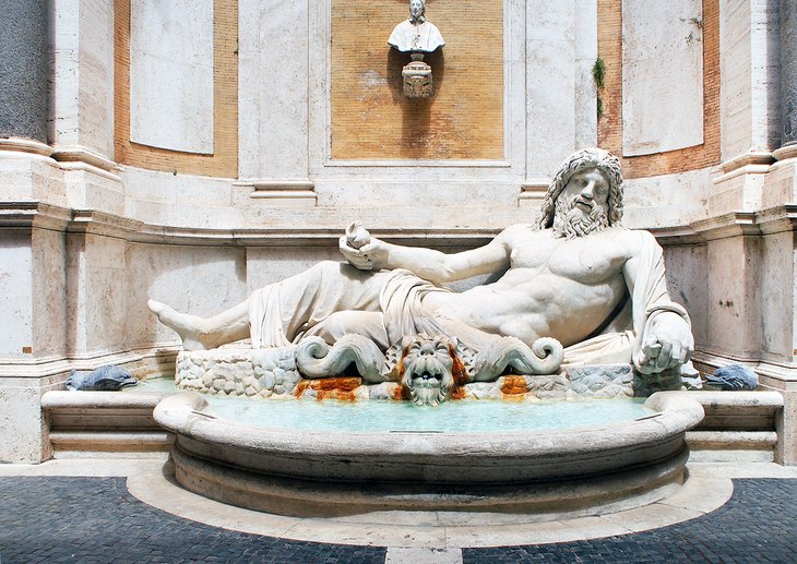 雕像在朱庇特神殿的博物馆