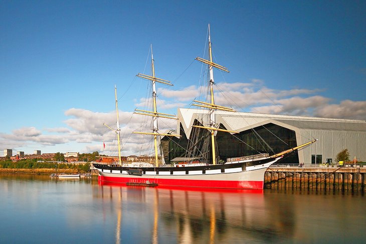 河滨博物馆和高船