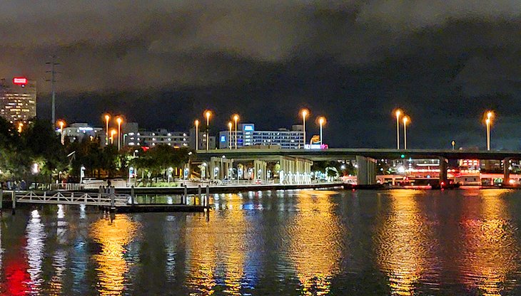 夜景河滨步道，电枢工厂附近
