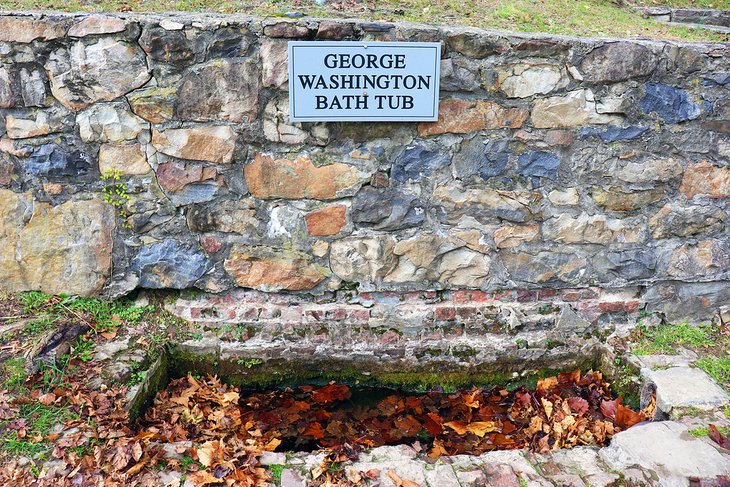 伯克利泉的乔治·华盛顿浴缸