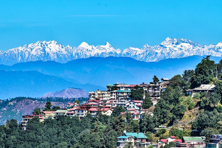 视图在西姆拉的喜马拉雅山脉的距离