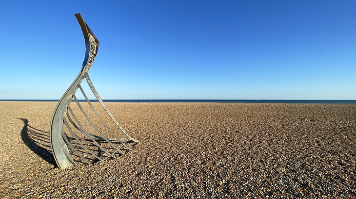 黑斯廷斯海滩上的雕塑