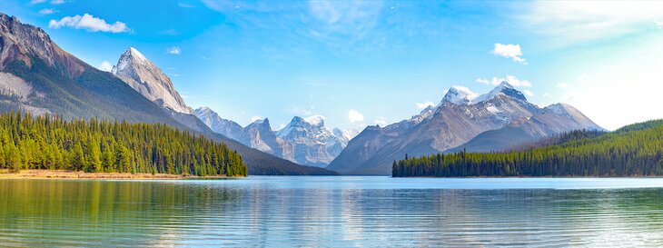 贾斯珀国家公园的全景Maligne湖,加拿大阿尔伯塔省