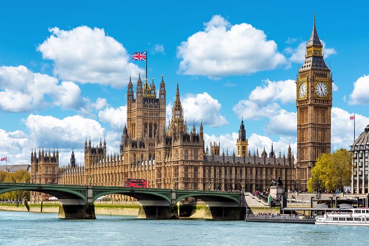 英国伦敦议会大厦和大笨钟
